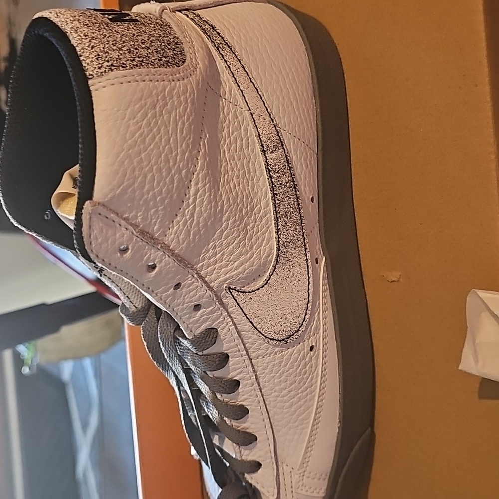 Nike White High-Top Men's Shoes